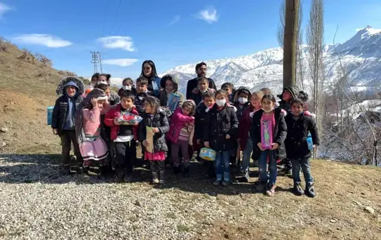 Kuşadası'ndan Siirt ve Bitlis'teki öğrencilere yardım