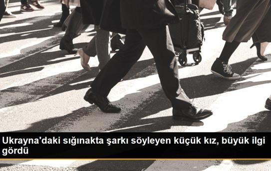 Ukrayna'daki sığınakta şarkı söyleyen küçük kız, büyük ilgi gördü