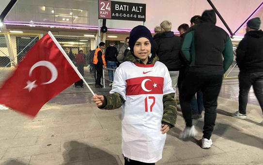 Konyalı taraftarlardan milli takıma destek