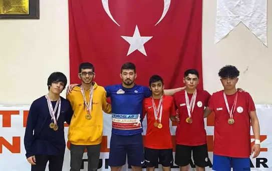 Toroslar Belediyesi İşitme Engelliler Güreş Takımı, Türkiye şampiyonu oldu