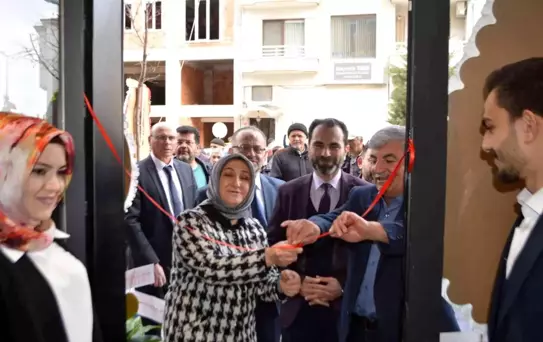 AK Parti ve CHP ilçe başkanları birlikte kurdele kesti