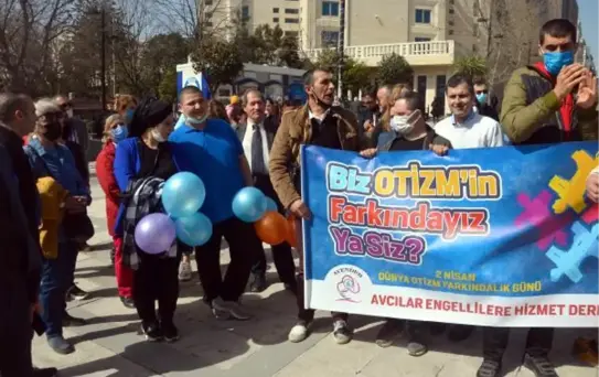 Avcılar'daki otizmli gençler ve aileleri yürüdü; Bizim farkımızda olun