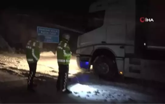 Tokat'ta Nisan ayında kar yağışı ulaşımda aksamalara neden oldu
