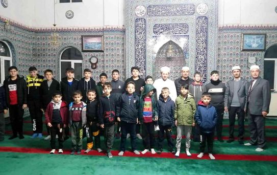 Simav Müftüsü Serçe, öğrencilerle camide iftar açtı