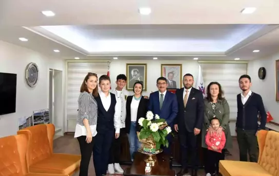 Başkan Çelik koltuğunu devretti