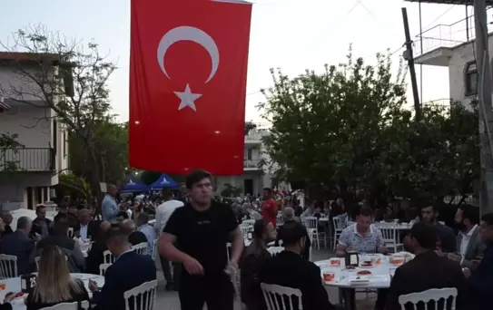 Menderes Belediye Başkanı Kayalar, Şehit Kıvık İçin Düzenlenen İftar Yemeğine Katıldı