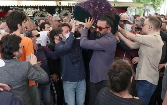 Ntv Spikeri Özlem Sarıkaya Yurt Son Yolculuğuna Uğurlandı