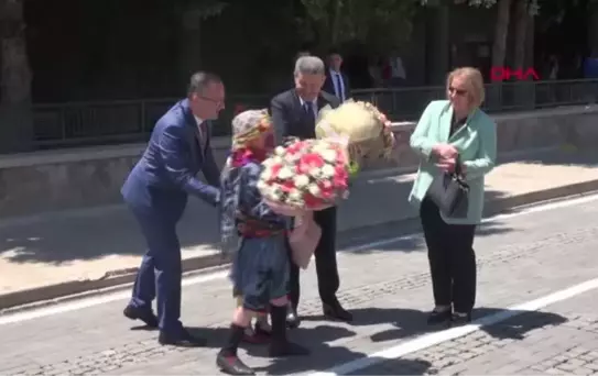 UŞAK VALİSİ TURAN ERGÜN GÖREVİNE BAŞLADI