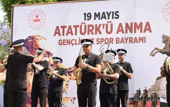 19 Mayıs Tarsus'ta Coşkuyla Kutlandı