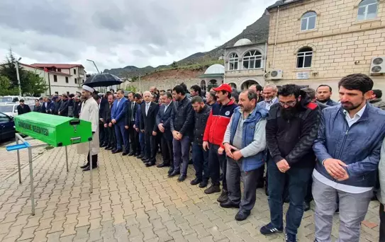 Kalp krizi sonucu vefat eden Memur-Sen İl Temsilcisi Harun Şeker son yolculuğuna uğurlandı