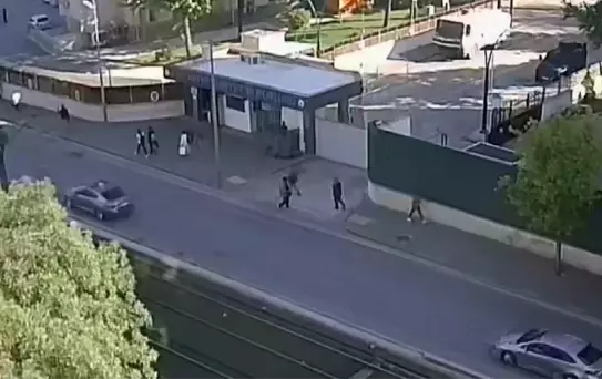 Emniyetin önündeki canlı bomba paniği güvenlik kamerasında: Saldırganın gelişi böyle görüntülendi