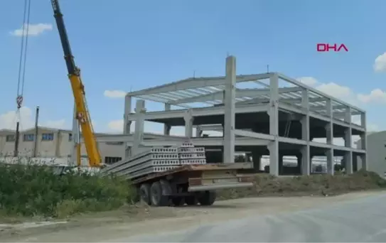 İNŞAATTA 4 METREDEN DÜŞEN İŞÇİ YARALANDI