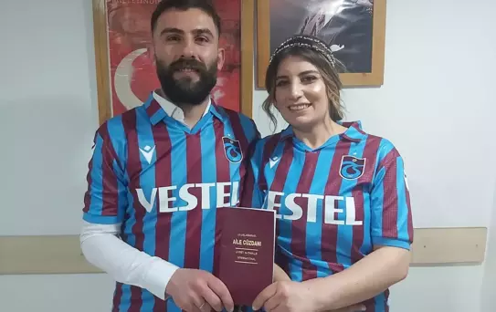 Artvinli çift, Trabzonspor'un şampiyonluk kutlamalarında nikah masasına oturdu