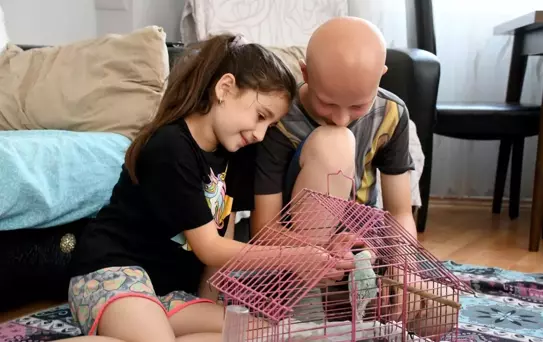 11 yıl önce berbere gitti bir daha saçları çıkmadı