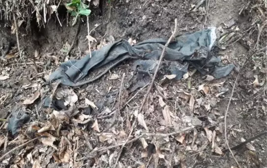 İnsan kemiklerinin yanında bulunan kıyafetlerin kayıp eşine ait olduğunu teşhis etti