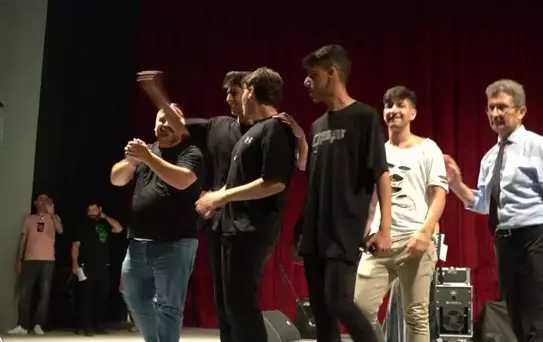 Mezitli'de Liseler Sesleriyle Yarıştı