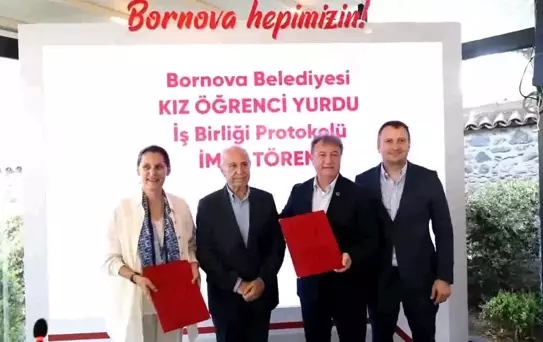 Bornova'da Kız Öğrenciler İçin El Ele