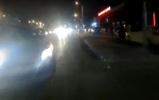 Son dakika haber | Bisikletliyle giderken otomobil çarptı: O an kamerada