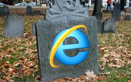 Internet Explorer için mezar taşı yapıldı: Sosyal medya yıkıldı
