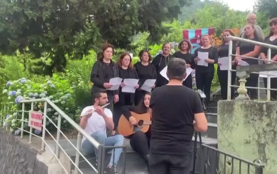 Şair Ceketli Çocuk Kazım Koyuncu, Mezarı Başında Anıldı. Çervatoğlu: 'Sen Faşizme Karşı Türkülerinle Mücadele Ettin, Biz Sokakta Mücadele Edemedik'