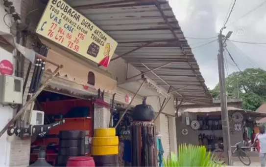 Senegalli zanaatkar Babacar, Sahel'in kadim sanatını anlattı