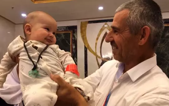 Türkiye'nin en küçük ve en yaşlı hacı adayları kutsal topraklardaEn küçük hacı adayı 4 aylık Mustafa Eymen