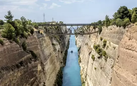 Yunanistan'ın Korint Kanalı Gemi Trafiğine Yeniden Açıldı
