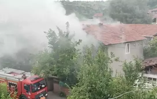 Karabük'te iki katlı evde çıkan yangında maddi hasar oluştu