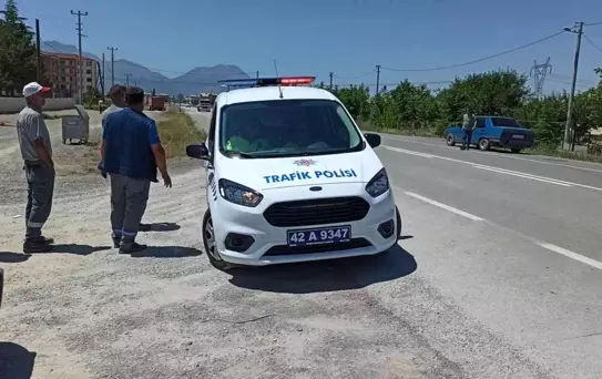 Saman balyası yüklü kamyondan tele takılıp düştü