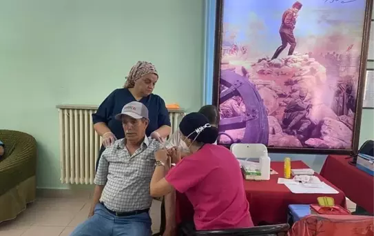 Kırklareli'nde huzurevi sakinlerine 'hatırlatma dozu' uygulandı