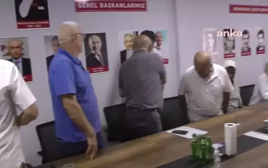 Emekli Tuğgeneral Yurdakul CHP'ye Üye Oldu, Parti Rozetini Orhan Sarıbal Taktı