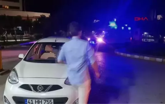 Bıçaklı kavgada kazara kardeşini de yaraladı