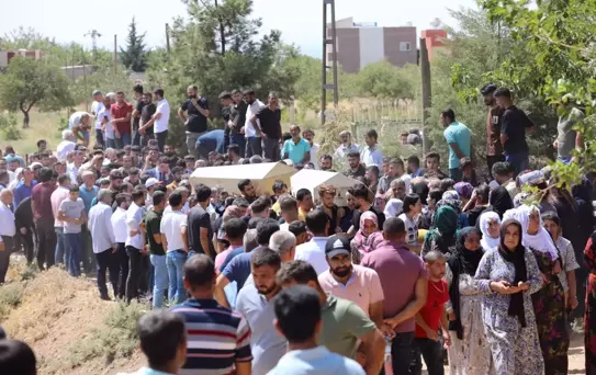 Mardin'deki trafik kazalarında hayatını kaybeden 19 kişinin cenazesi son yolcuğuna uğurlandı