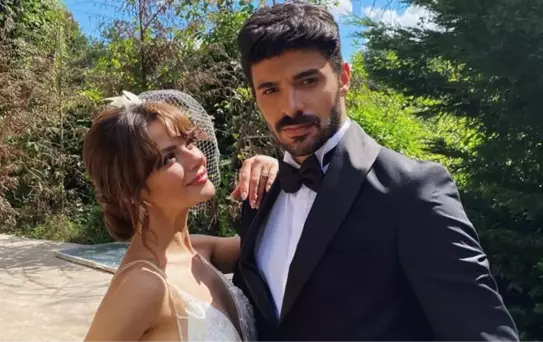 Sinem Ünsal ile Halit Özgür Sarı ilk kez el ele kameralara poz verdi