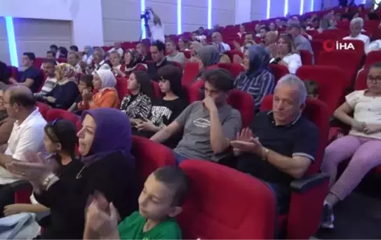 Kastamonu'da vatandaşlar sesleri ile yarıştı