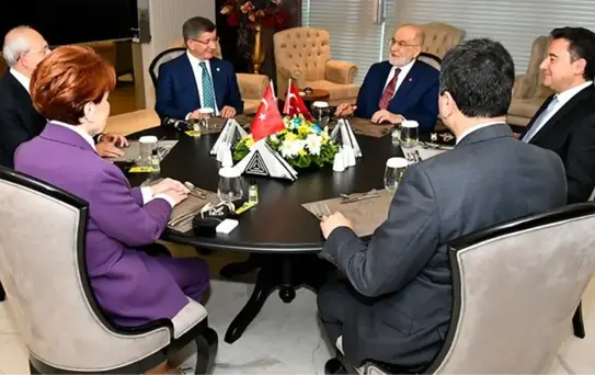 6'lı masada Kılıçdaroğlu'nun adaylığına yönelik blokaj var mı? Gelecek Partisi lideri Davutoğlu'na açık açık soruldu