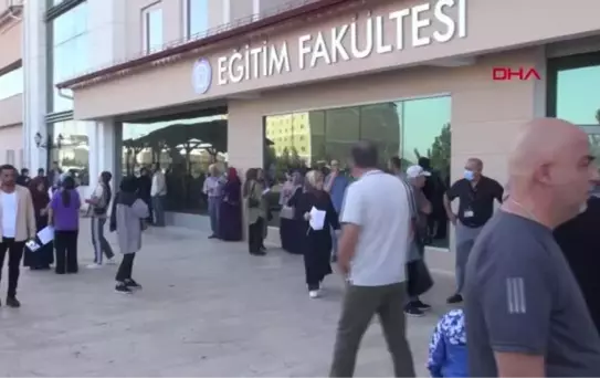 KIZININ UNUTTUĞU SINAV KİMLİĞİNİ YETİŞTİREN BABAYA GÖREVLİLERDEN ALKIŞLI KARŞILAMA