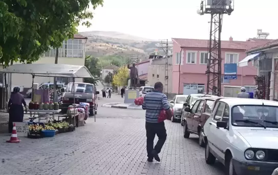 Yozgat yerel haberleri... Gurbetçileri Temsil Eden 'Umuda Yolculuk' Anıtının Üçüncüsü Yozgat'ta Yapıldı