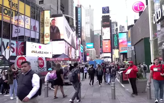 İngiliz Tıp Uzmanı: Kovid-19 Enfeksiyonları Bitmeyecek, Dersler Alınmalı