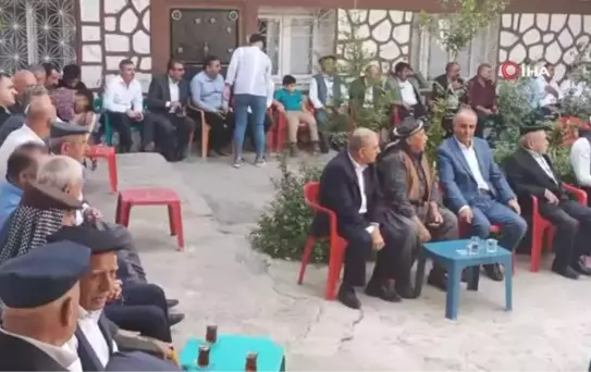 Kız isteme merasiminde bin yıllara dayanan gelenek yaşatıldı