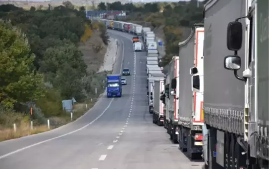 SINIR KAPILARINDA SÜRÜCÜLER 5 GÜNDÜR ÇIKIŞ İÇİN BEKLİYOR