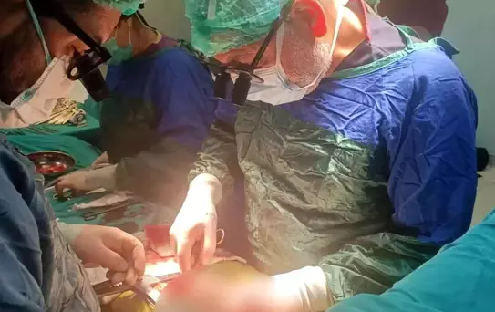 Göğsünden bıçaklanan şahıs acil müdahale ile hayata tutundu