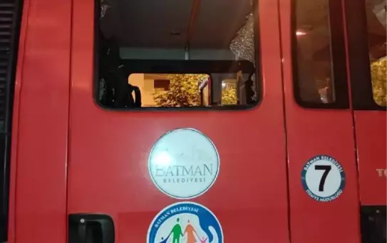 Yangına giden itfaiye aracına taşlı saldırı: 1 yaralı