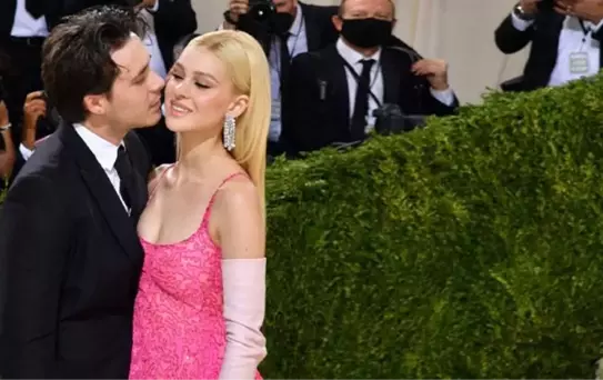 Dünyaca ünlü yıldız Beckham'ın oğlundan şok eden hareket! Evlilik yıl dönümlerinde karısının çıplak fotoğrafını paylaştı