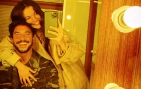 Aşka Geldiler! Özel Anlarını Paylaştı