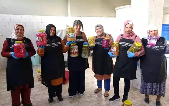 Yozgat Akdağmadeni'nde Geçimlerini Elleriyle Yaptıkları Turşuları Satarak Sağlayan Kadınlar, Makineli Üretime Geçti