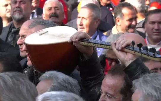 Alevi Yurttaşlar, Polis Müdahalesine Tepki Gösterdi: 'Siz Polissiniz, Elinizde Silahlarınız Var, Bizim Neyimiz Var? Sadece Biz İnancımız İçin Bu Yola...