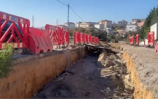 TUZLA'DA 'YÜKSEK GERİLİM' ÇUKURUNA OTOMOBİL DÜŞTÜ