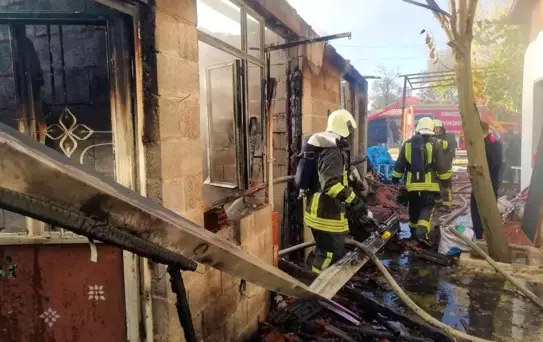 Alevlere teslim olan ev kullanılamaz hale geldi