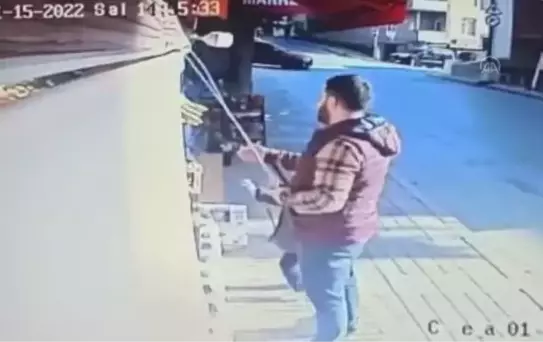 Üsküdar'da acemi şoförün aracıyla çarptığı baba-kız yaralandı